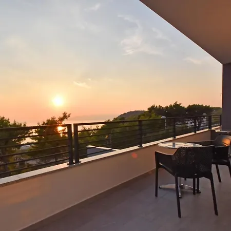 Alexandra - Makarska