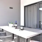 Villa Alexandra - *